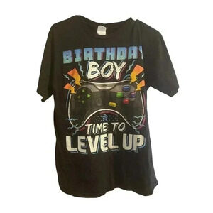 PORT AND COMPANY SIZE MEDIUM BLACK T SHIRT WITH BIRTHDAY BOY WITH GAME CONTROL